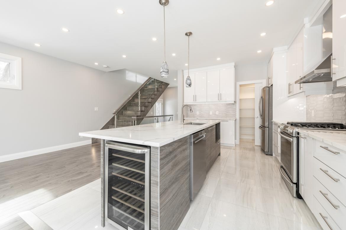 331 ATHLONE AVE 10