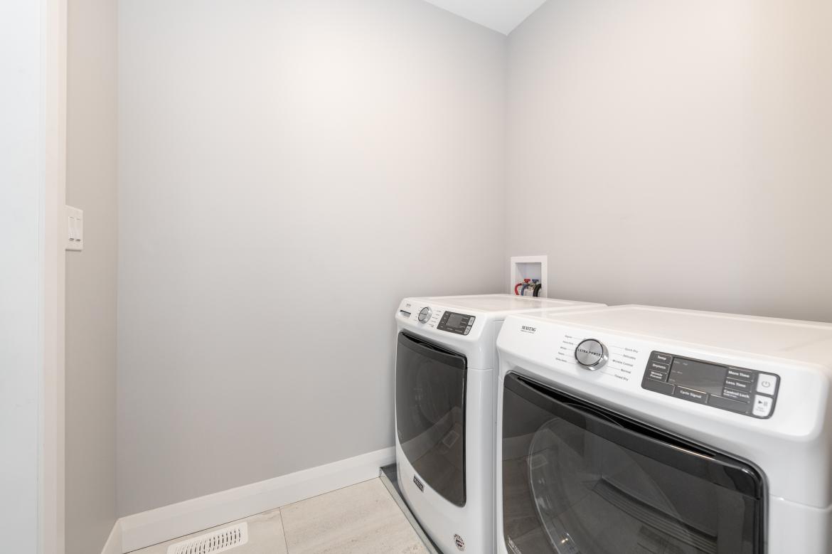 331 ATHLONE AVE 17