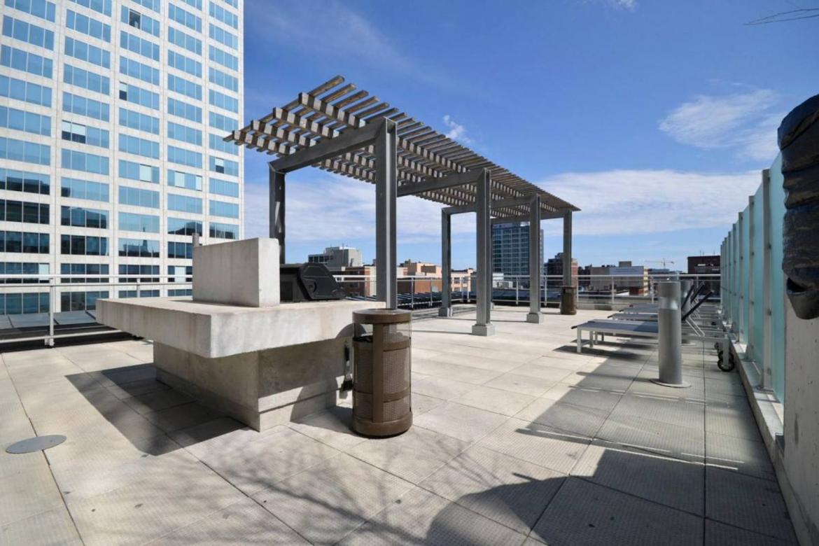 324 Laurier Ave #1709 2