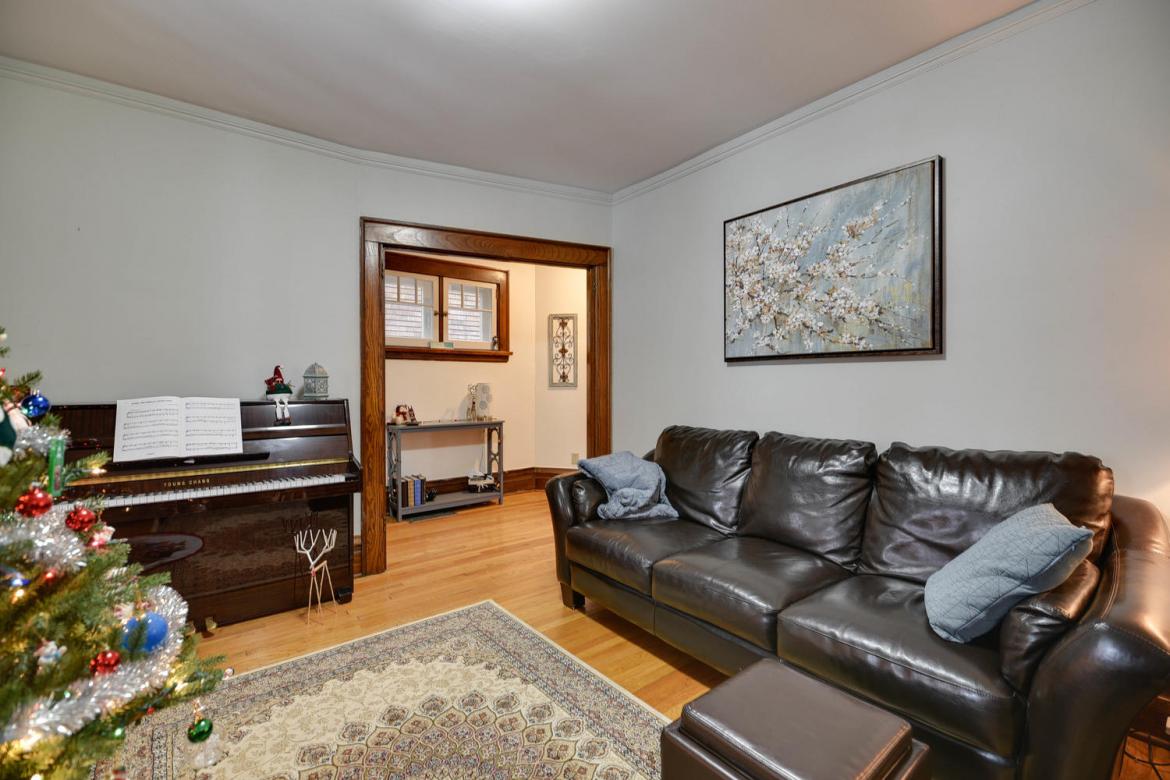 117 RUSSELL AVE 8