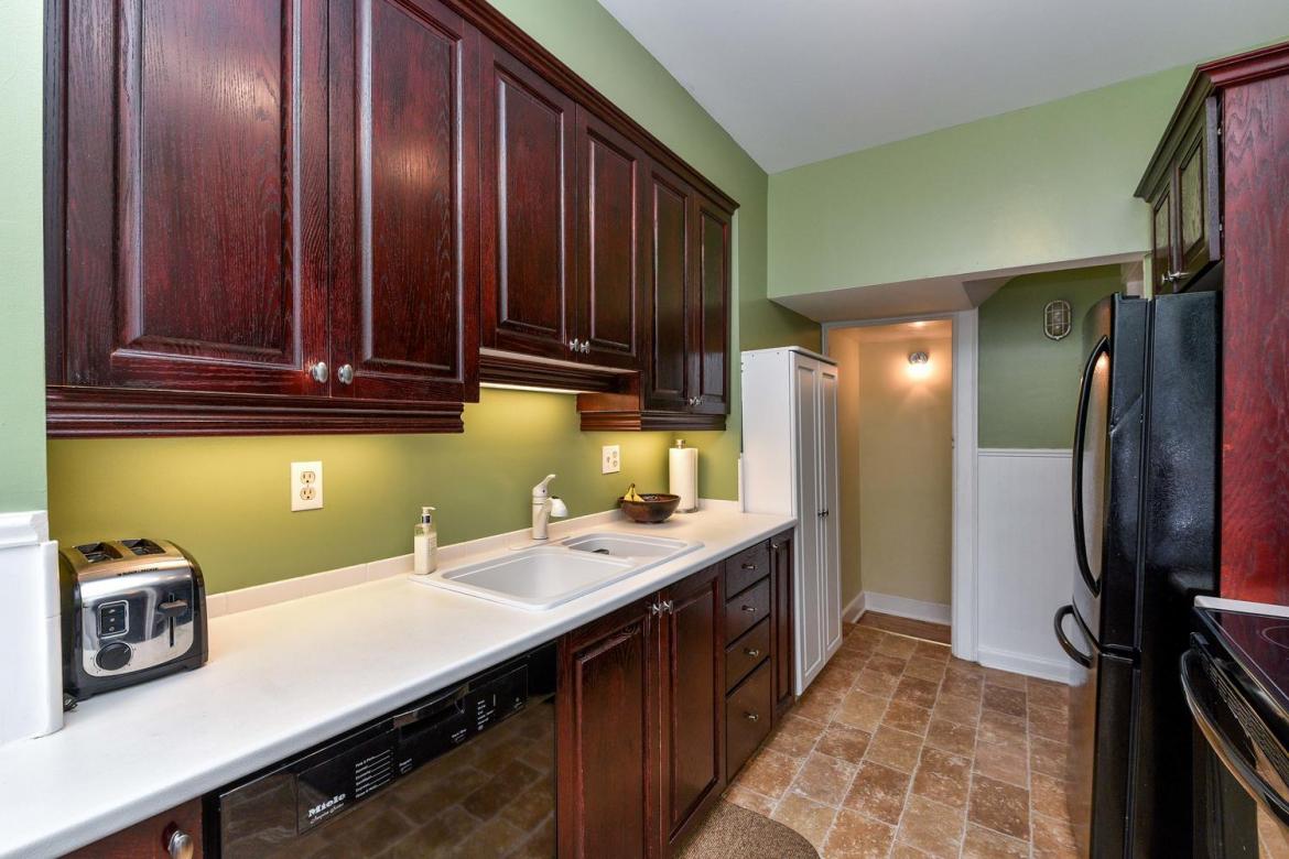 117 RUSSELL AVE 14