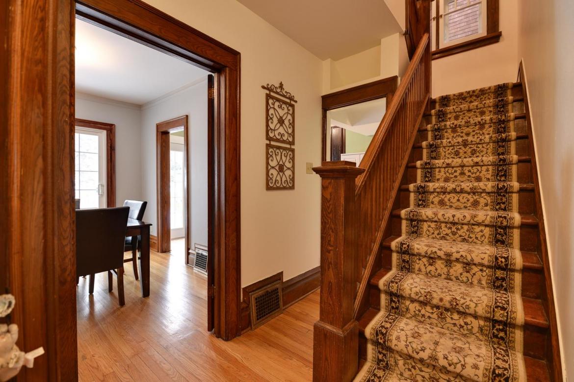 117 RUSSELL AVE 19