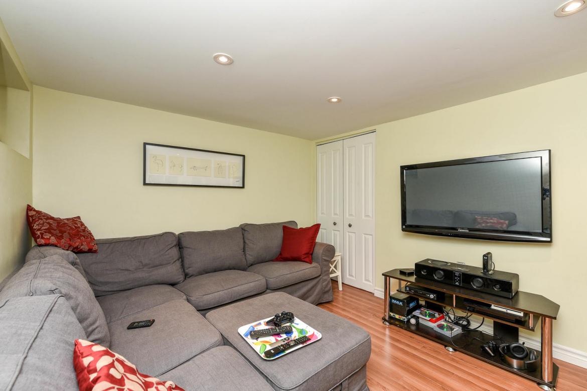 117 RUSSELL AVE 33