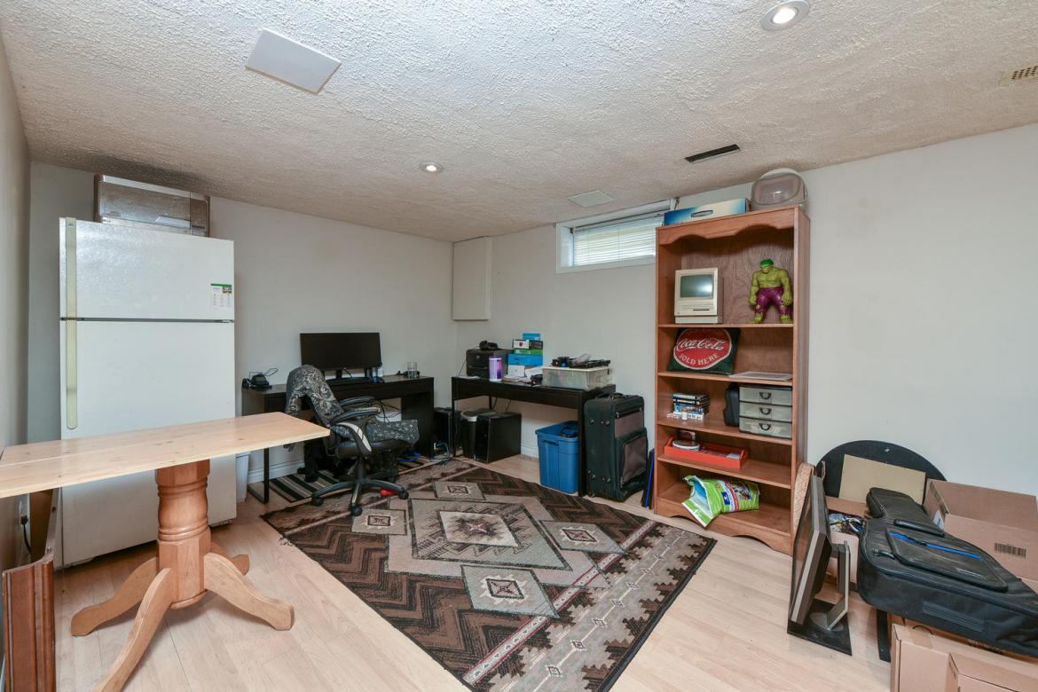 167 Thistledown Court 28