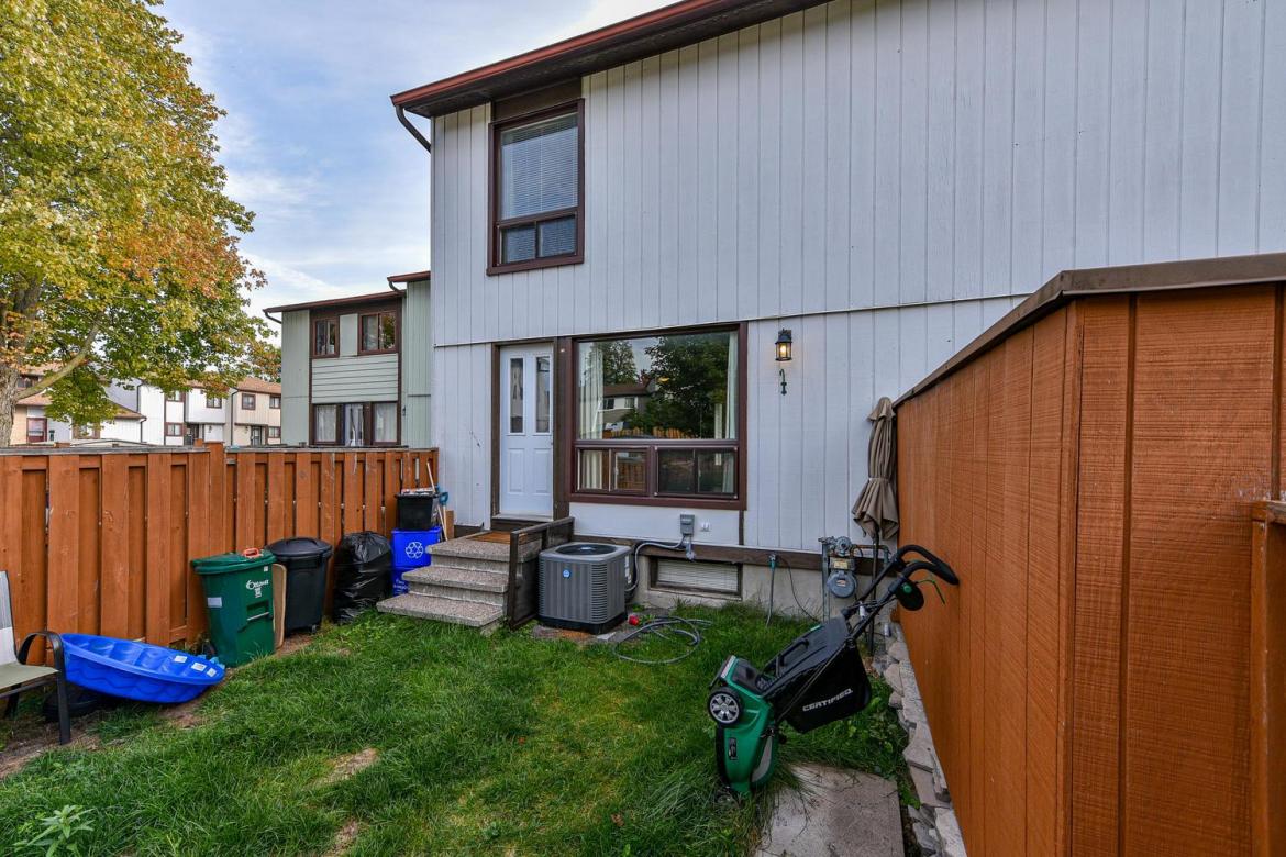 167 Thistledown Court 32