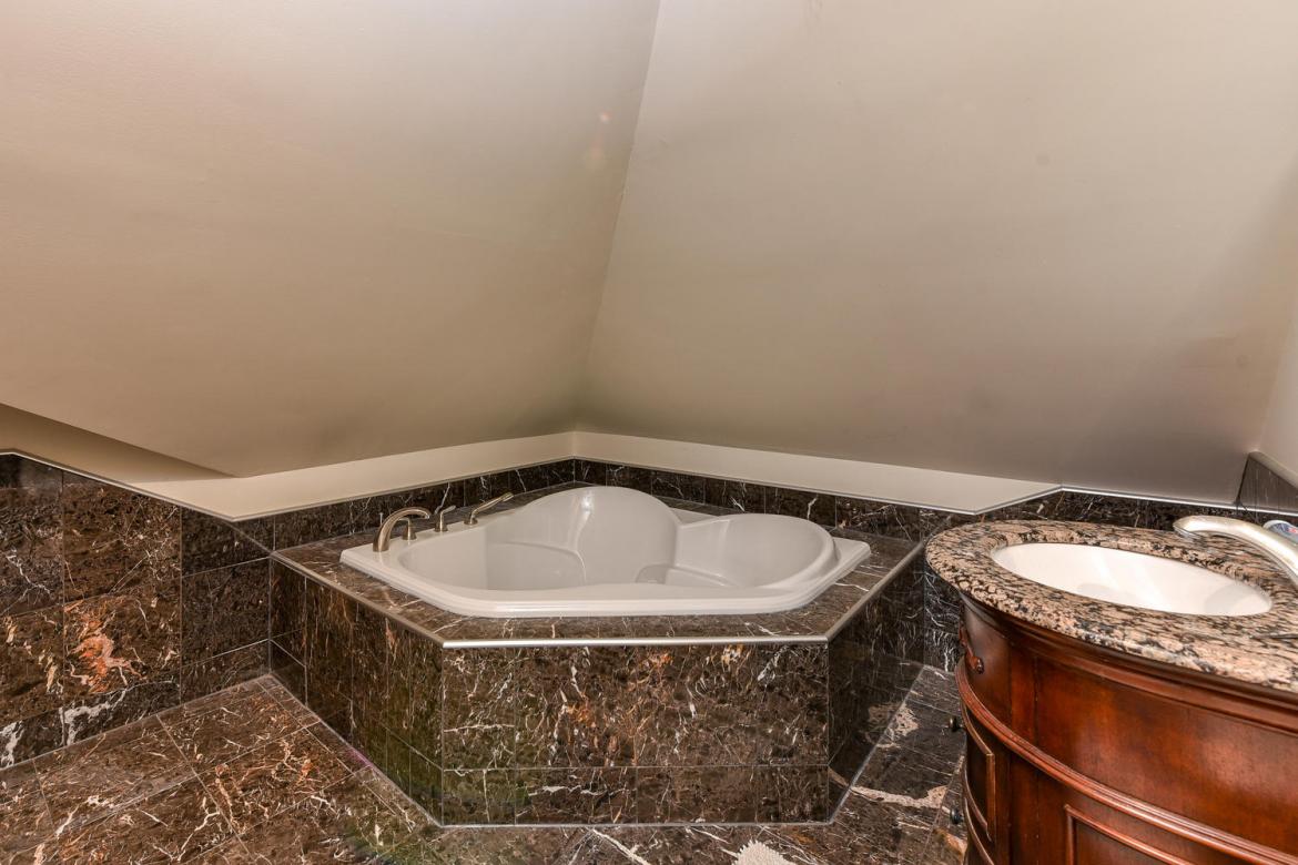 17 Marlborough Ave 28