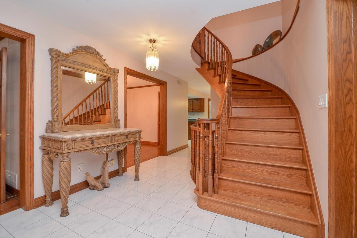 1870 Rosebella Ave 55