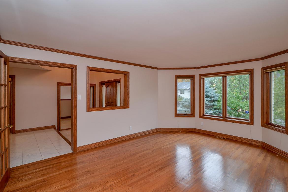 1870 Rosebella Ave 53