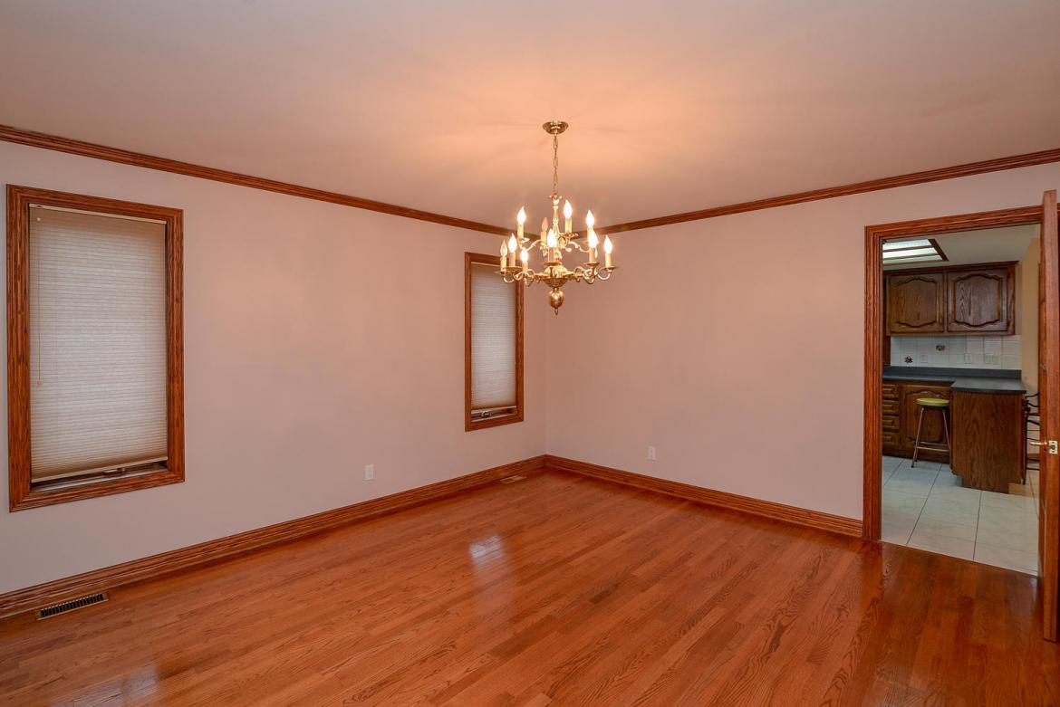 1870 Rosebella Ave 48