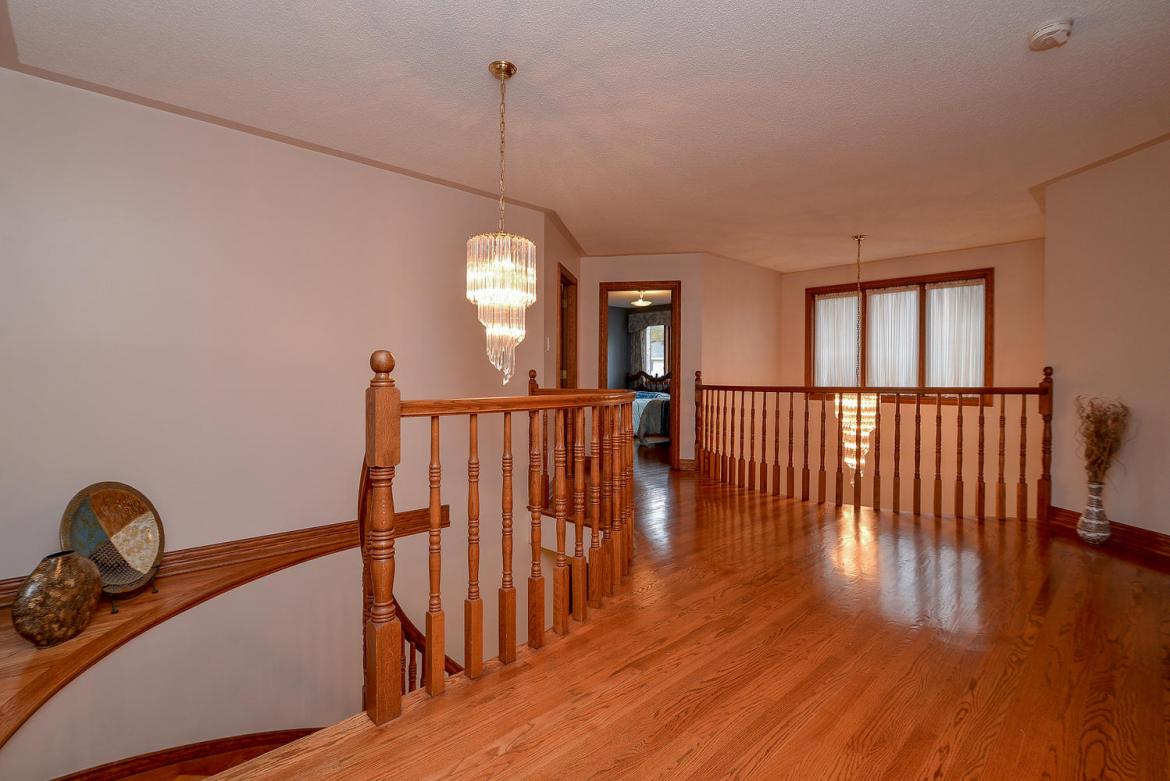 1870 Rosebella Ave 32