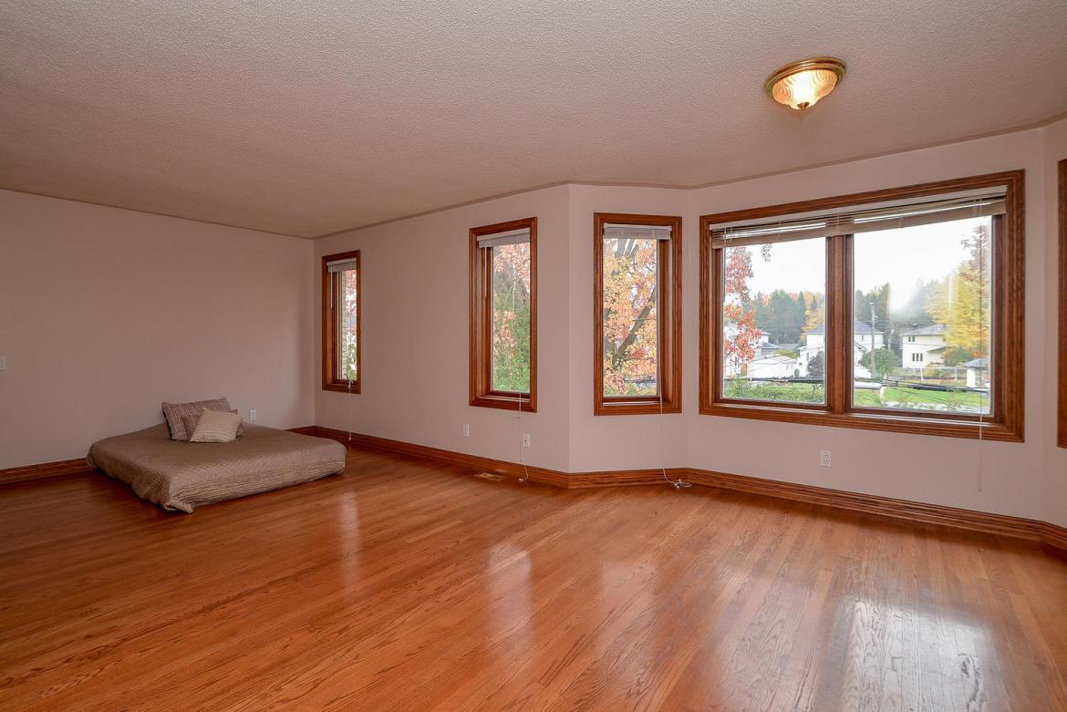 1870 Rosebella Ave 30