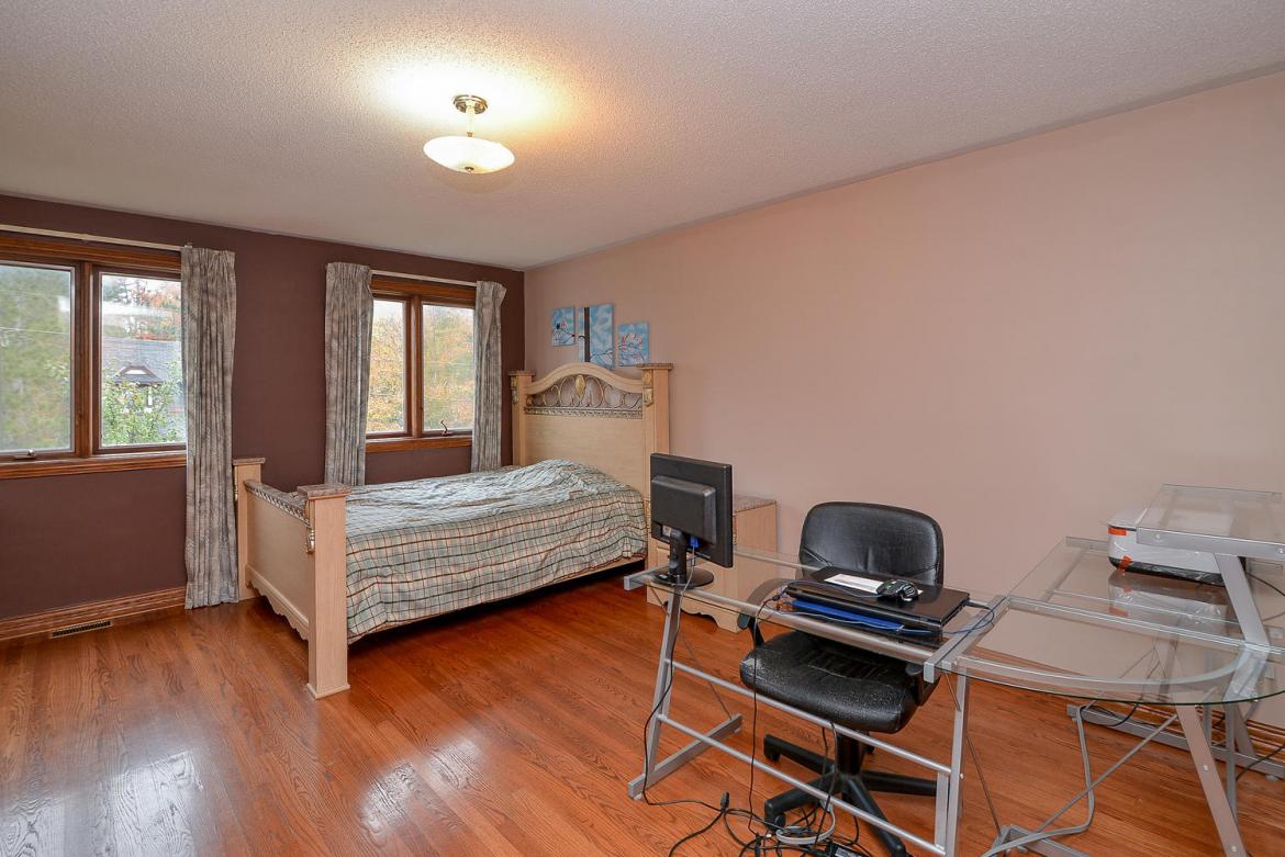 1870 Rosebella Ave 24
