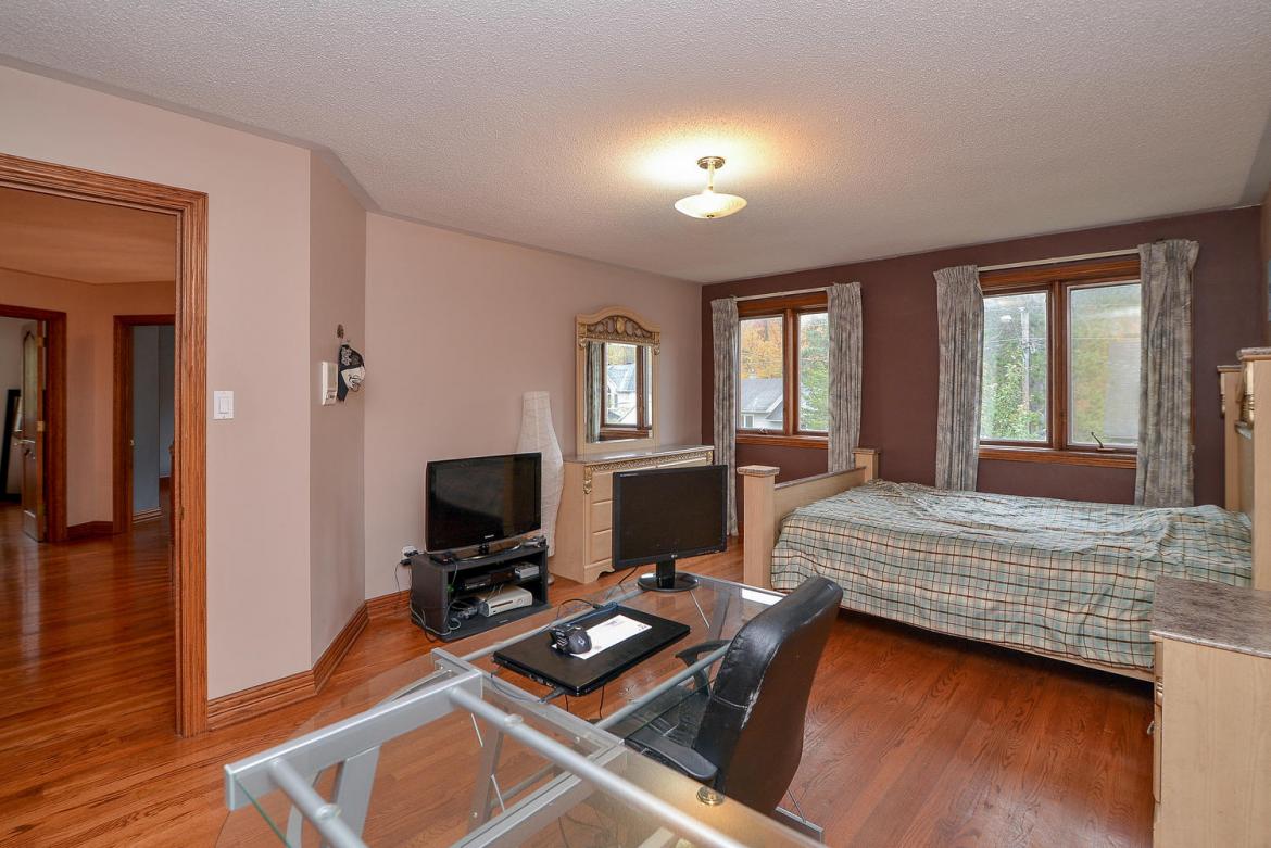 1870 Rosebella Ave 23