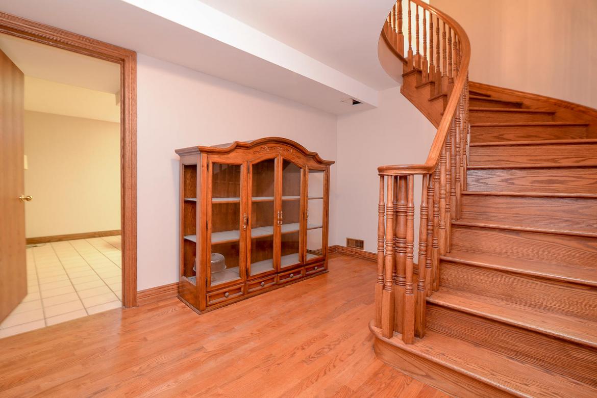 1870 Rosebella Ave 17
