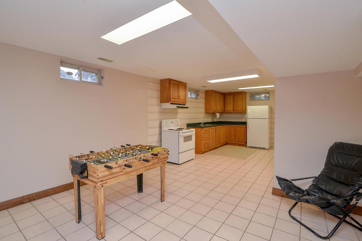 1870 Rosebella Ave 16