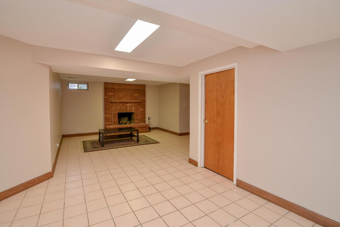 1870 Rosebella Ave 12
