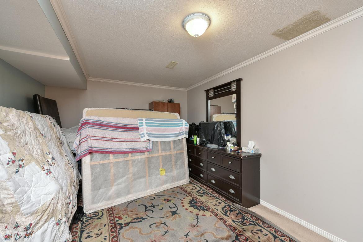 2050 Avenue P 15