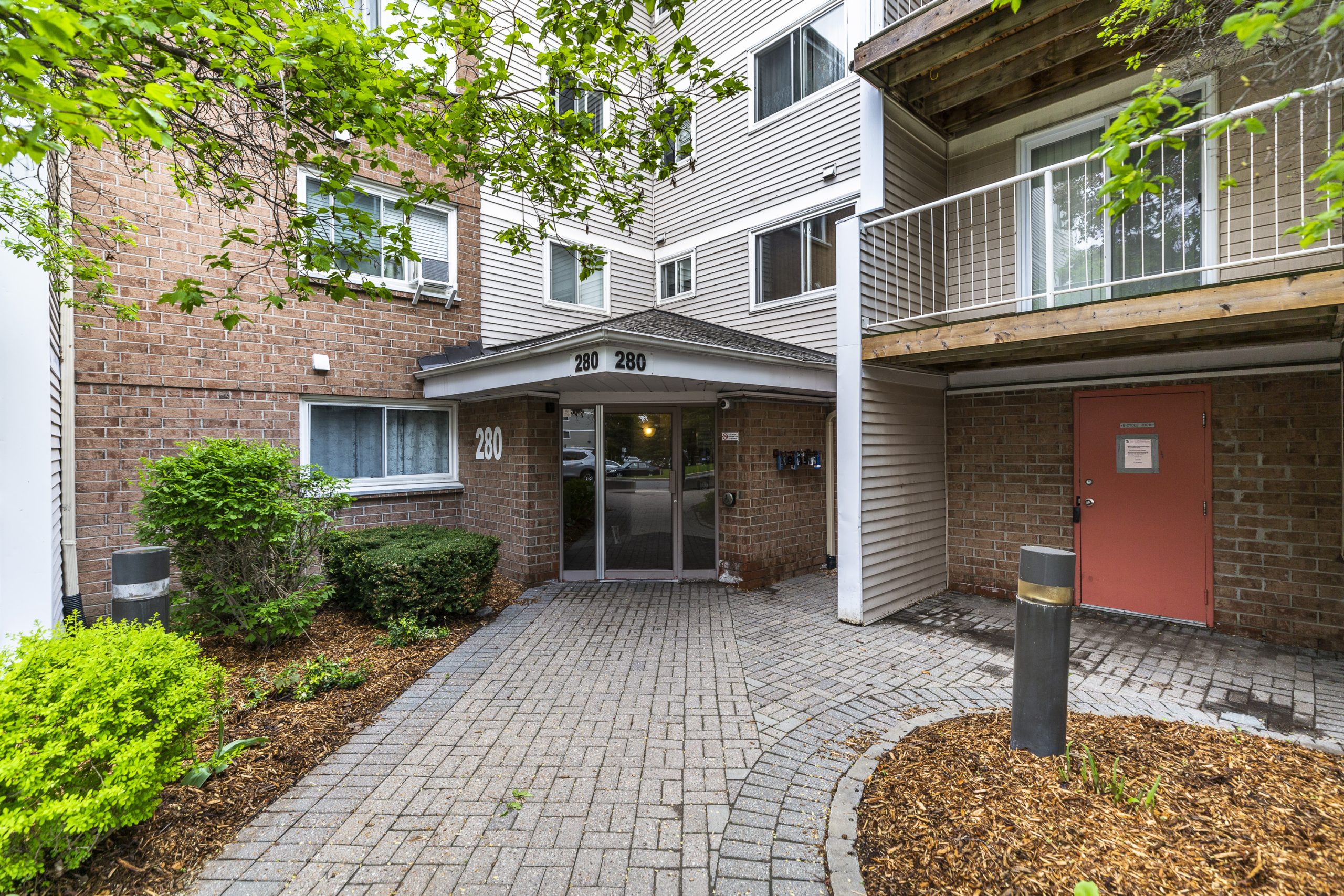 280 Brittany Drive, Ottawa  ON 2