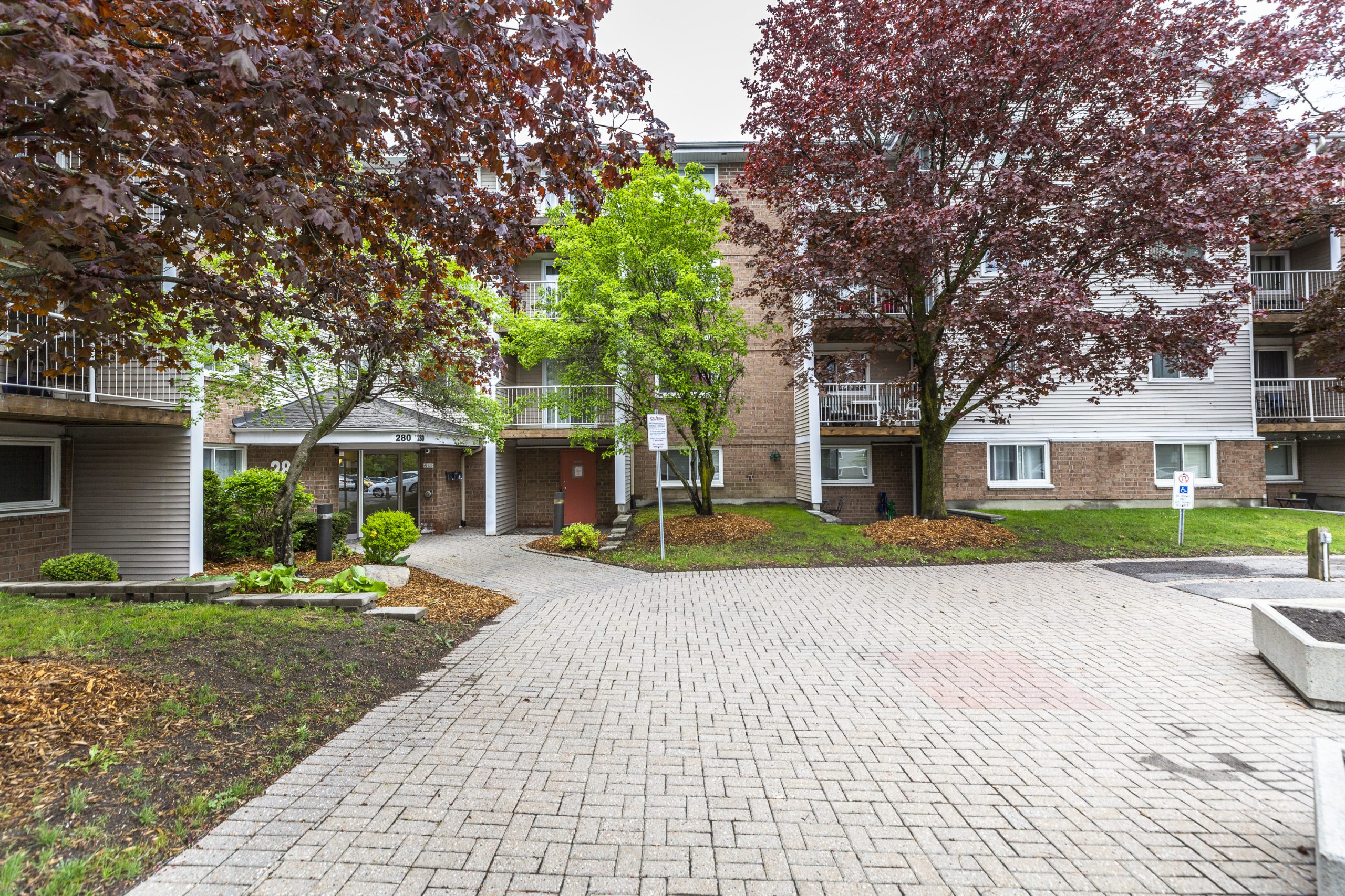 280 Brittany Drive, Ottawa  ON