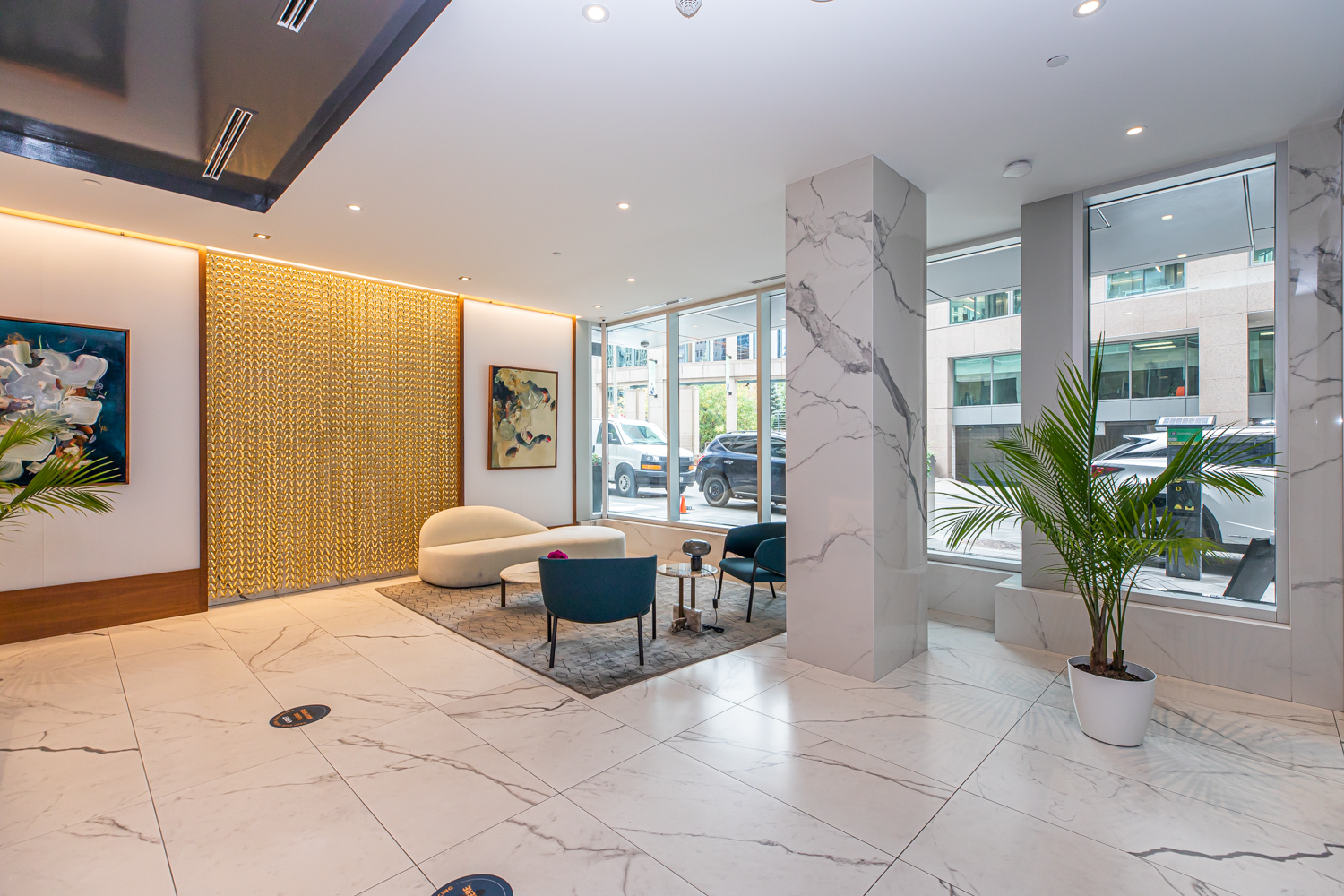 101 Queen Street  #1009. Ottawa, ON  K1P 0B7 2