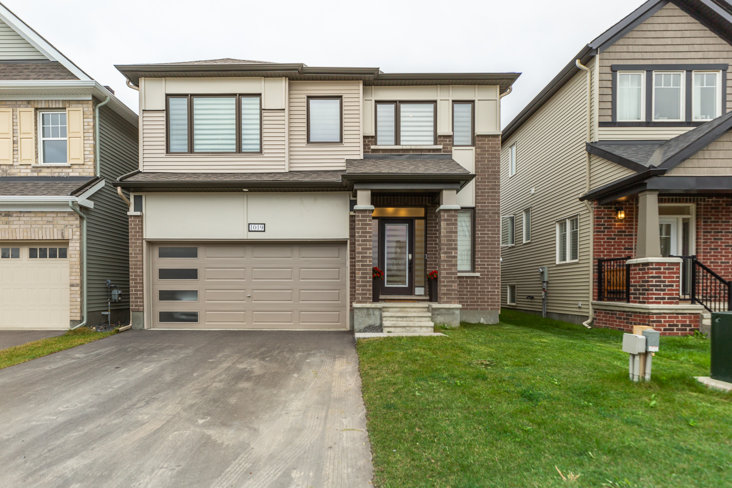 1019 Apolune Street. Ottawa, ON K2J 6N8