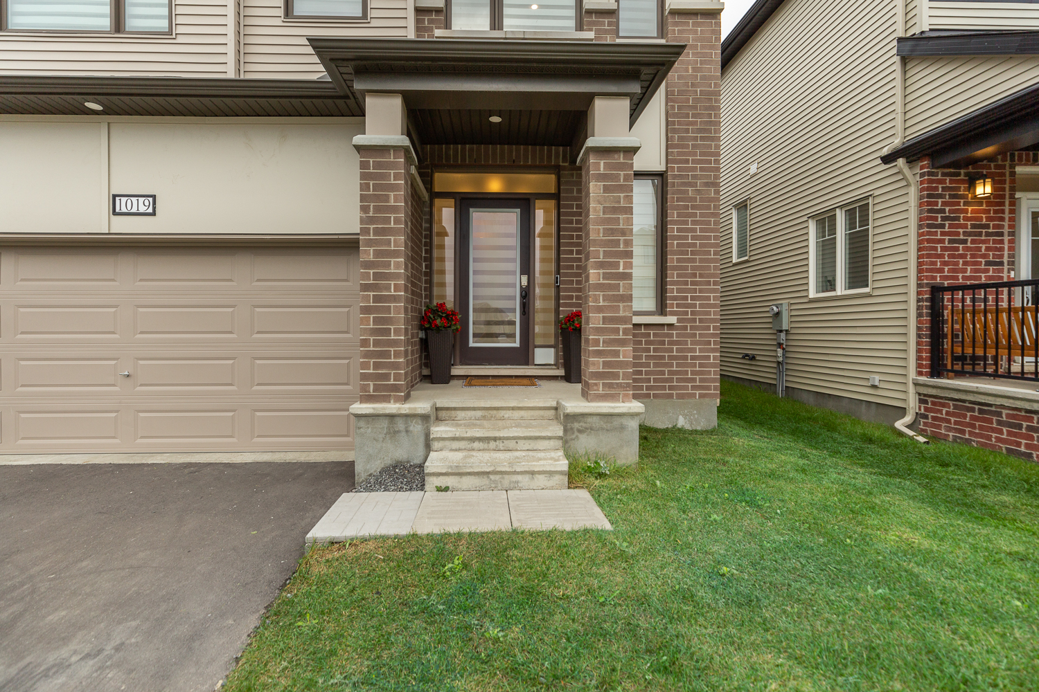 1019 Apolune Street. Ottawa, ON K2J 6N8 2