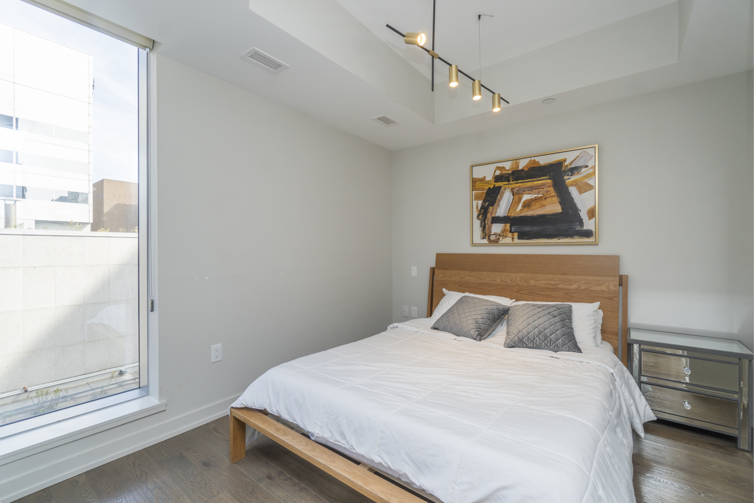 101 Queen Street  #1009. Ottawa, ON  K1P 0B7 13