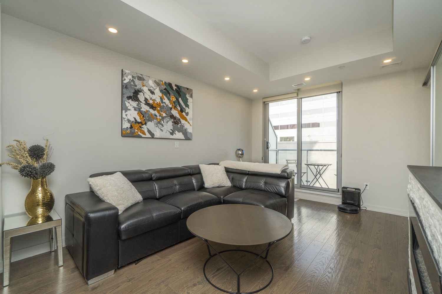 101 Queen Street  #1009. Ottawa, ON  K1P 0B7 12