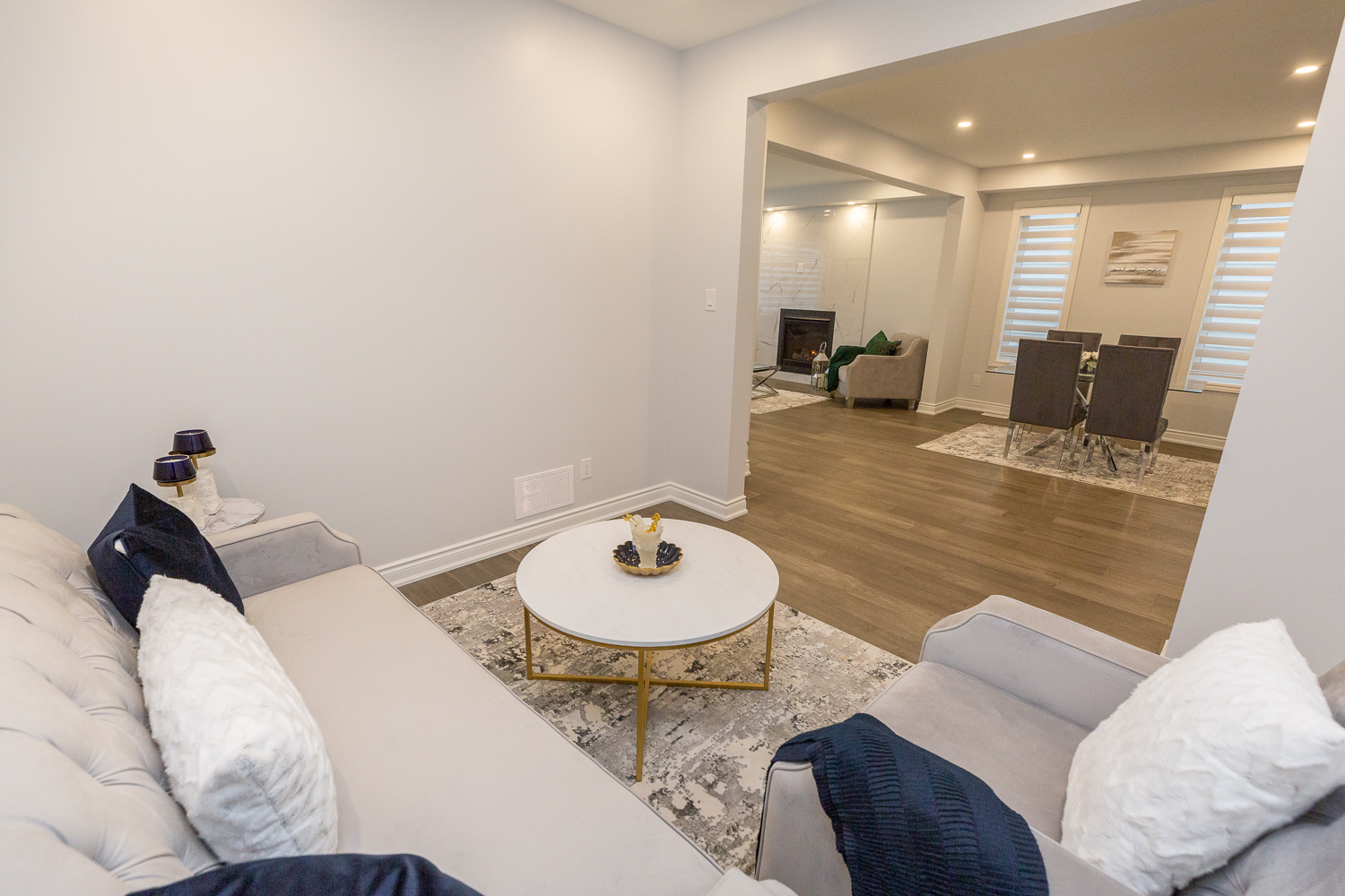 1019 Apolune Street. Ottawa, ON K2J 6N8 14