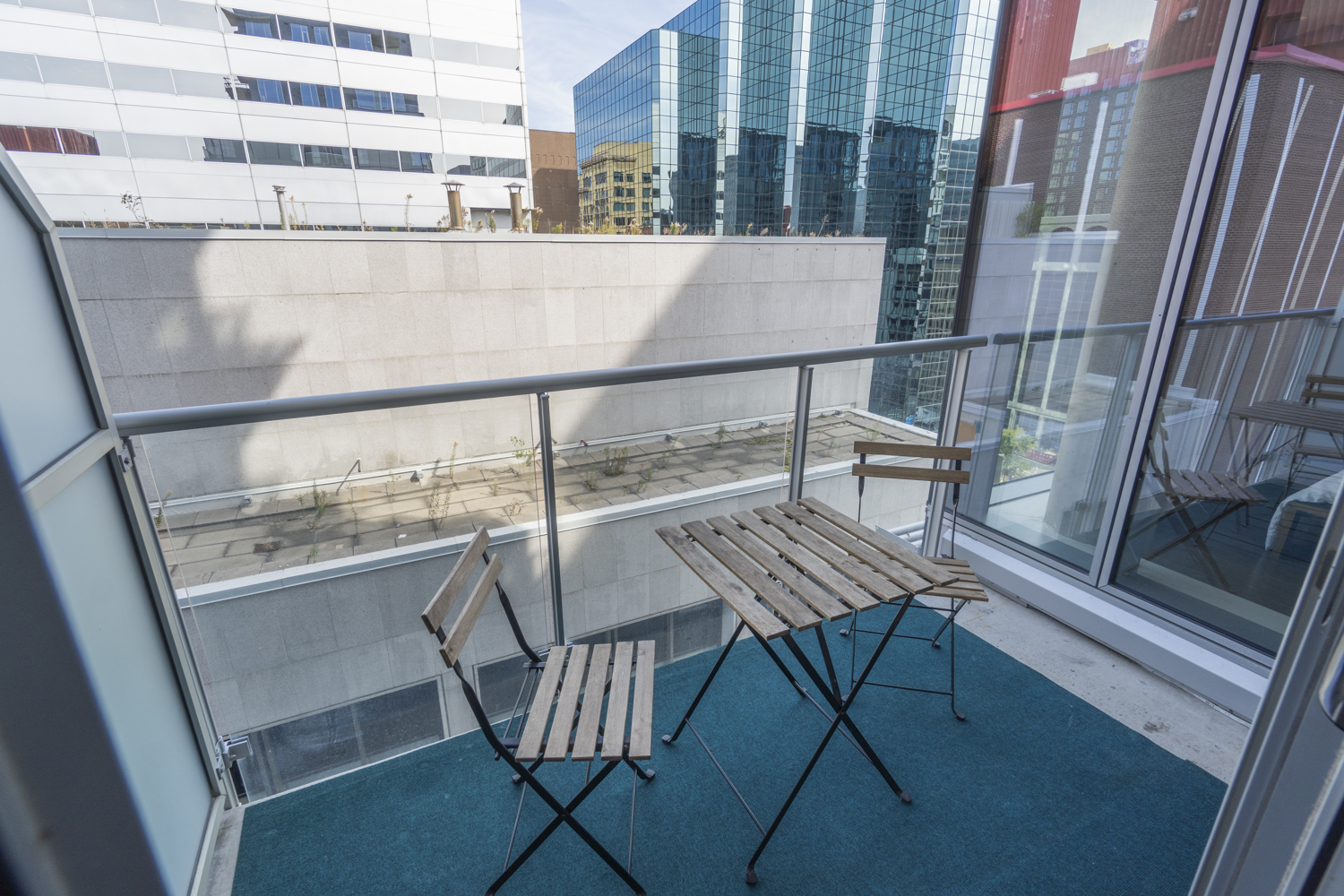 101 Queen Street  #1009. Ottawa, ON  K1P 0B7 17