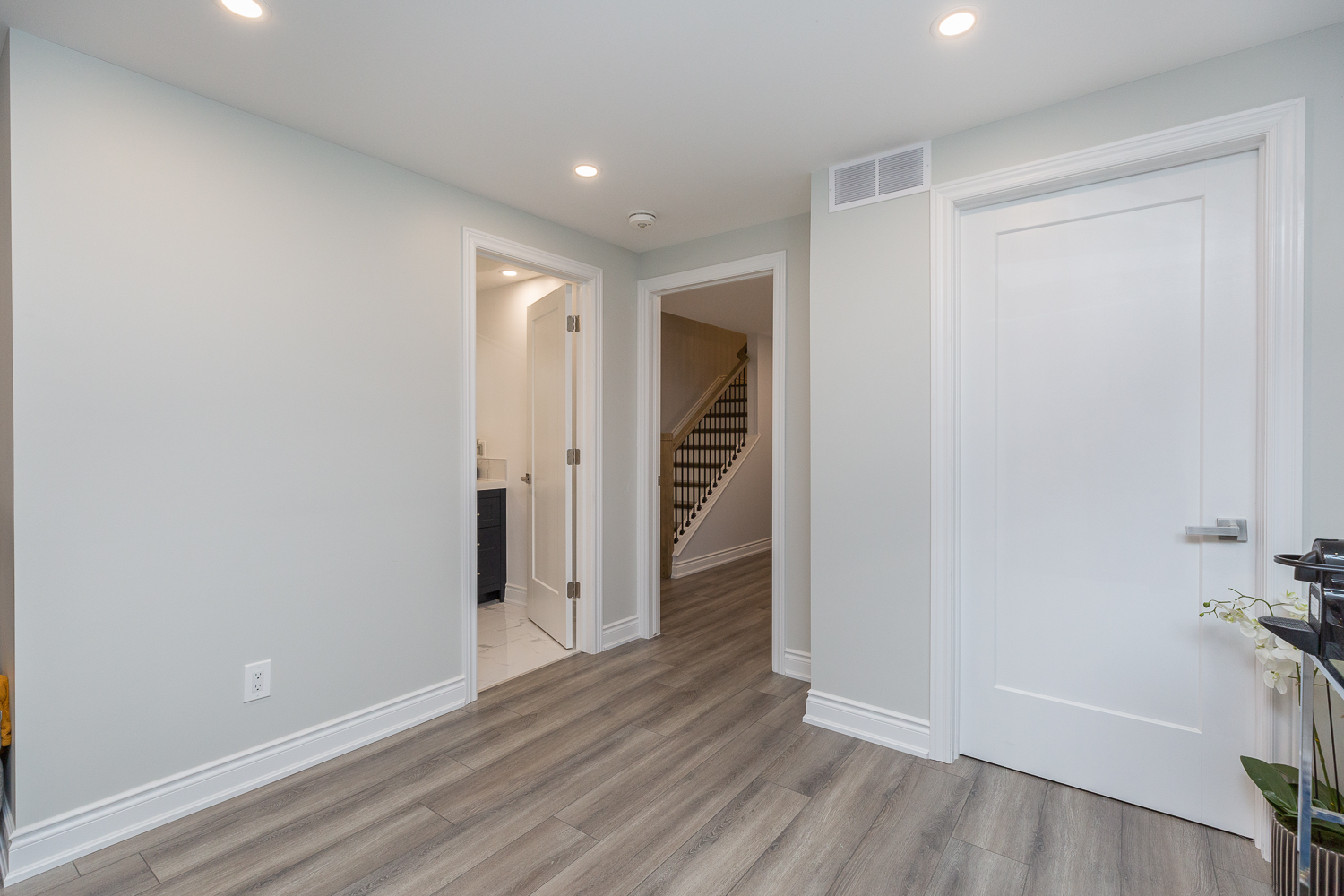 1019 Apolune Street. Ottawa, ON K2J 6N8 44