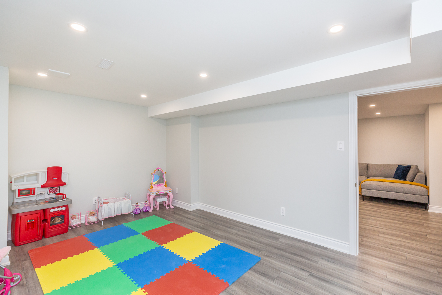 1019 Apolune Street. Ottawa, ON K2J 6N8 53