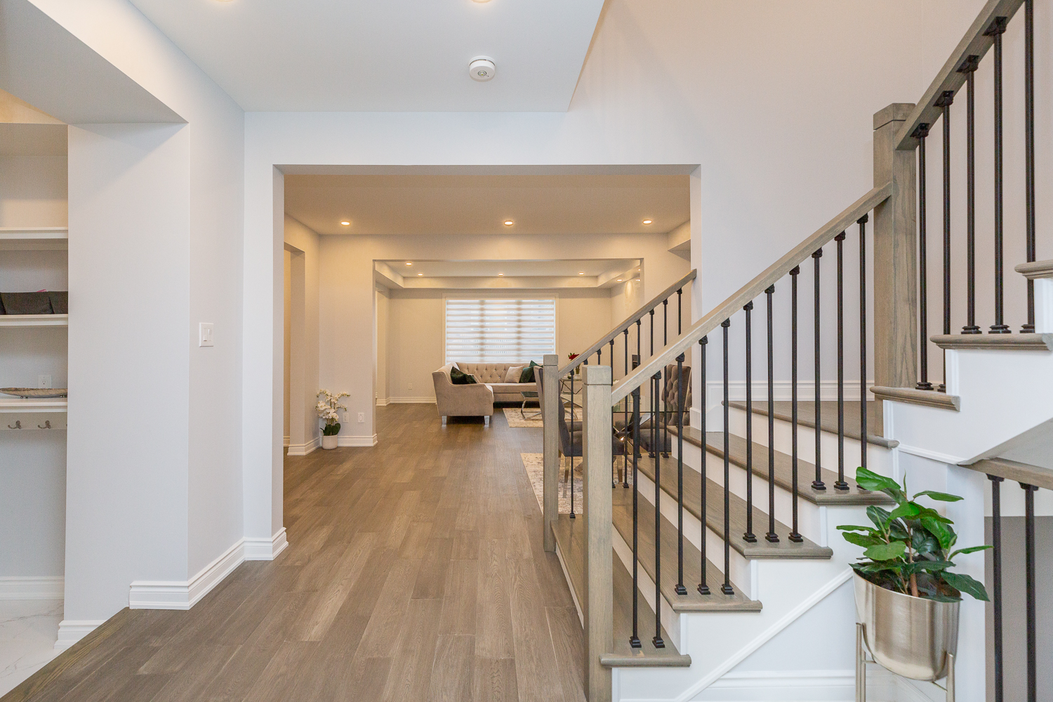 1019 Apolune Street. Ottawa, ON K2J 6N8 6