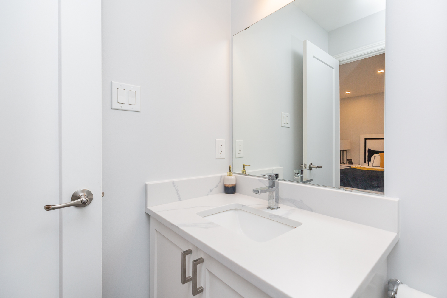 1019 Apolune Street. Ottawa, ON K2J 6N8 41