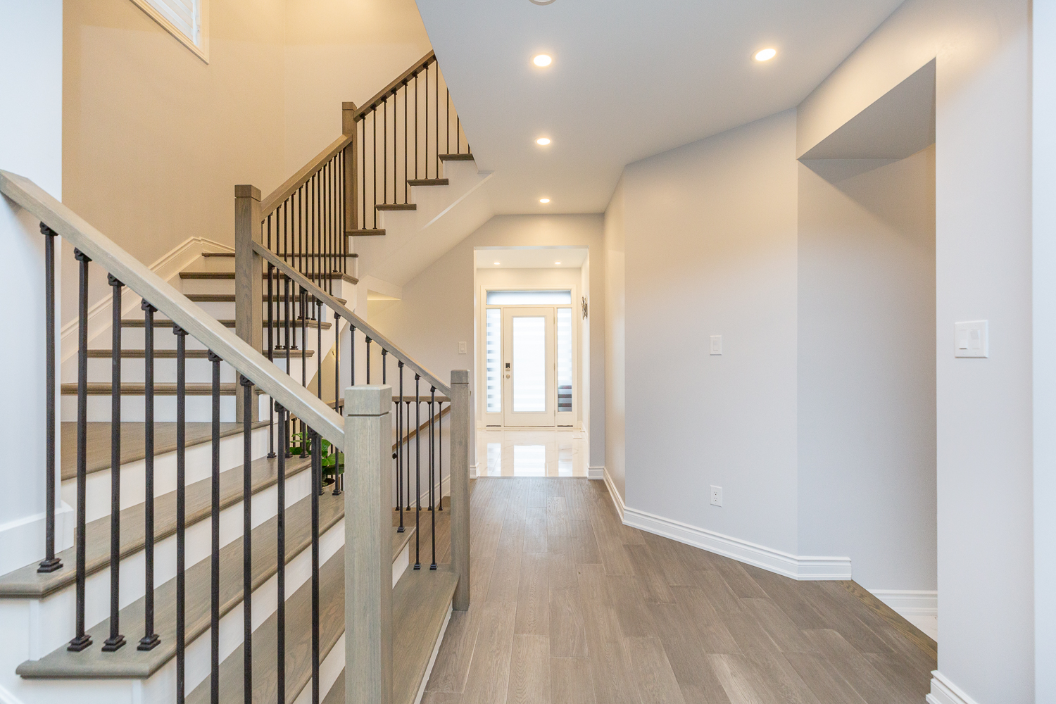 1019 Apolune Street. Ottawa, ON K2J 6N8 7