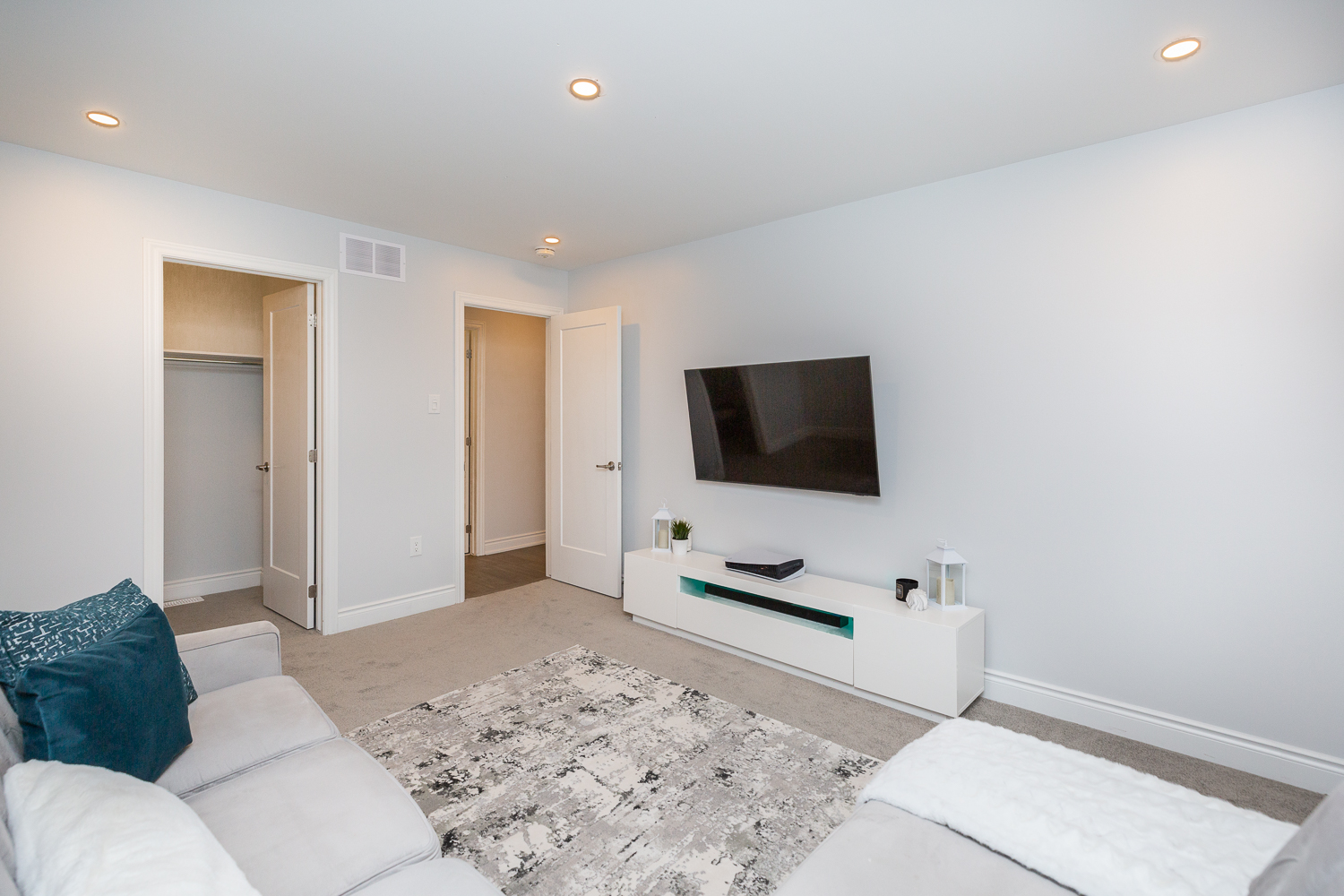 1019 Apolune Street. Ottawa, ON K2J 6N8 38