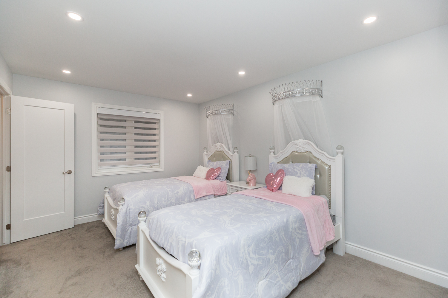 1019 Apolune Street. Ottawa, ON K2J 6N8 39