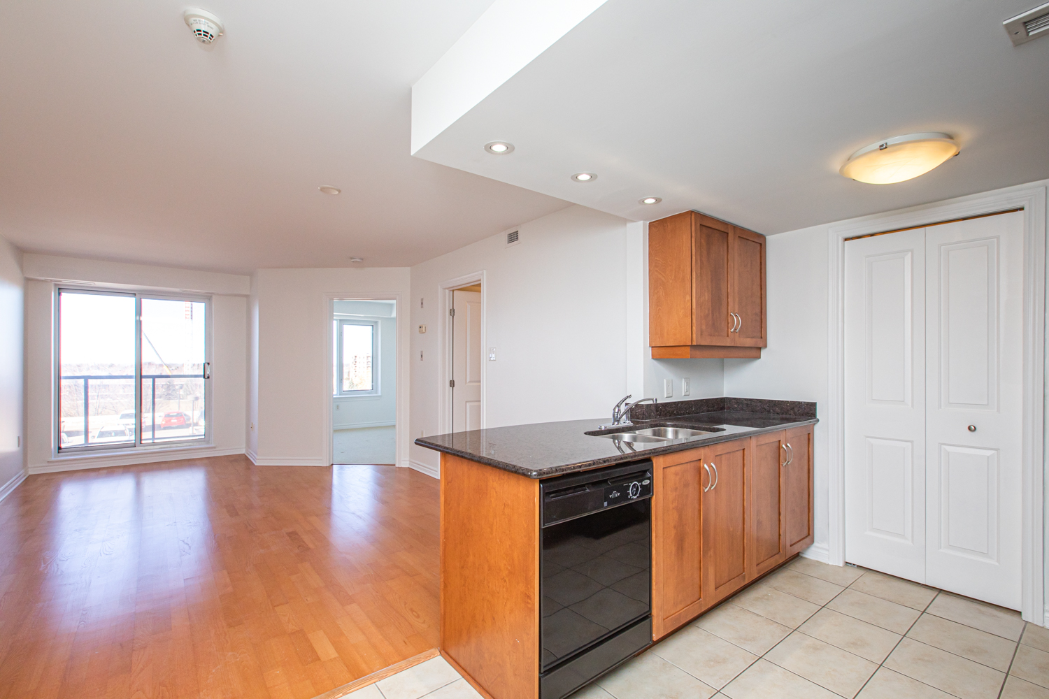314 Central Park Drive #1002 4