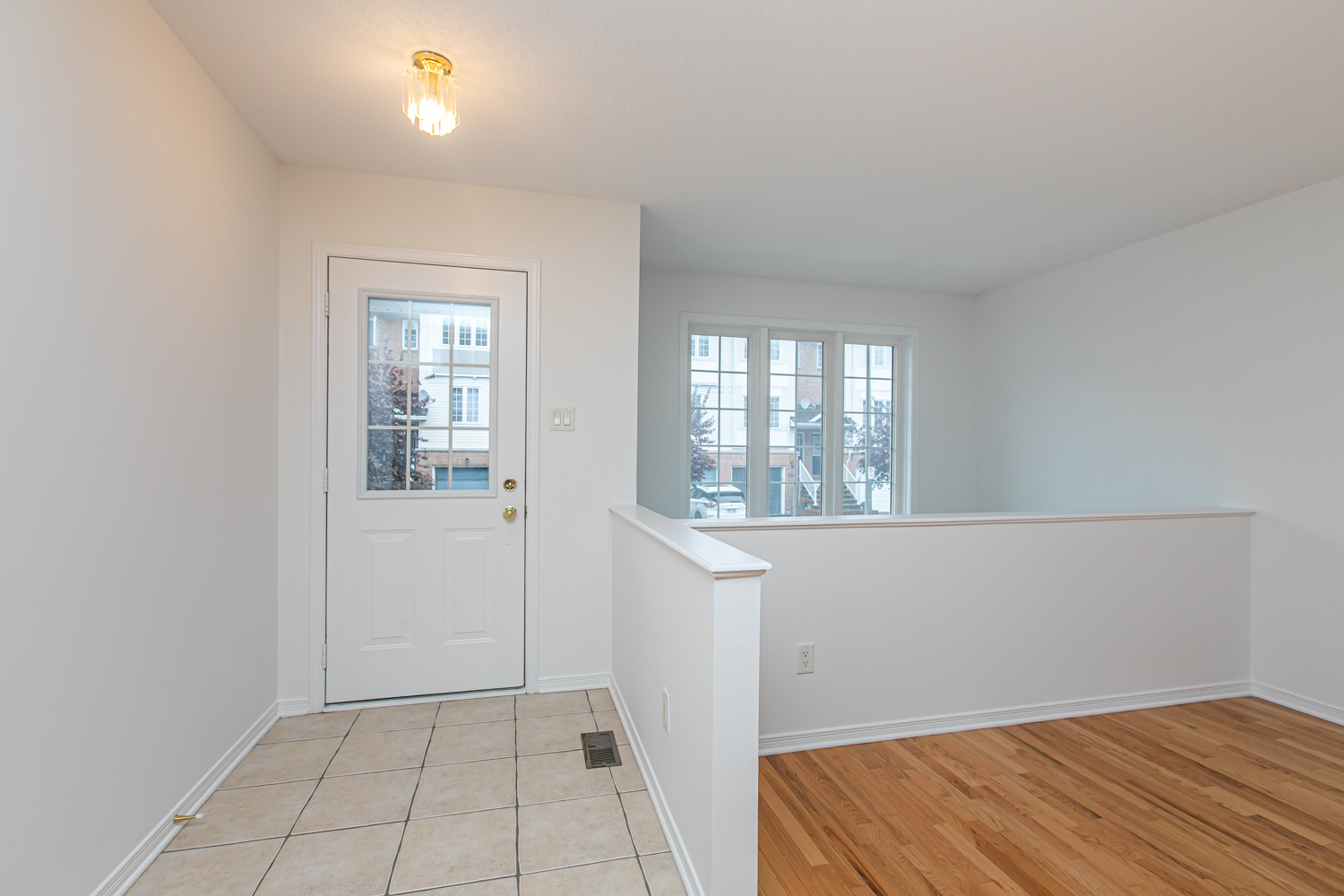 242 GERSHWIN PRIVATE, Ontario Ottawa K2H 1G5 2