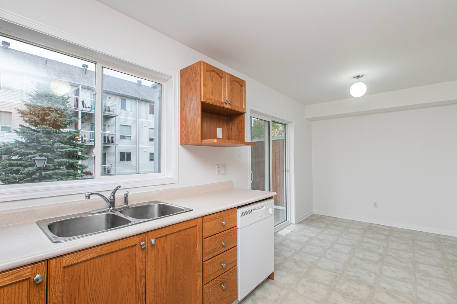 242 GERSHWIN PRIVATE, Ontario Ottawa K2H 1G5 8