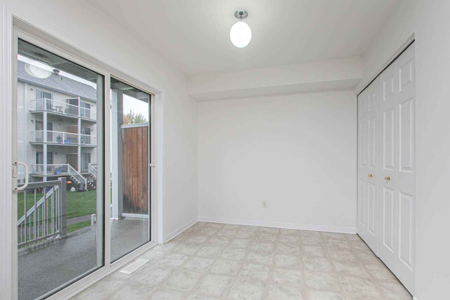 242 GERSHWIN PRIVATE, Ontario Ottawa K2H 1G5 10