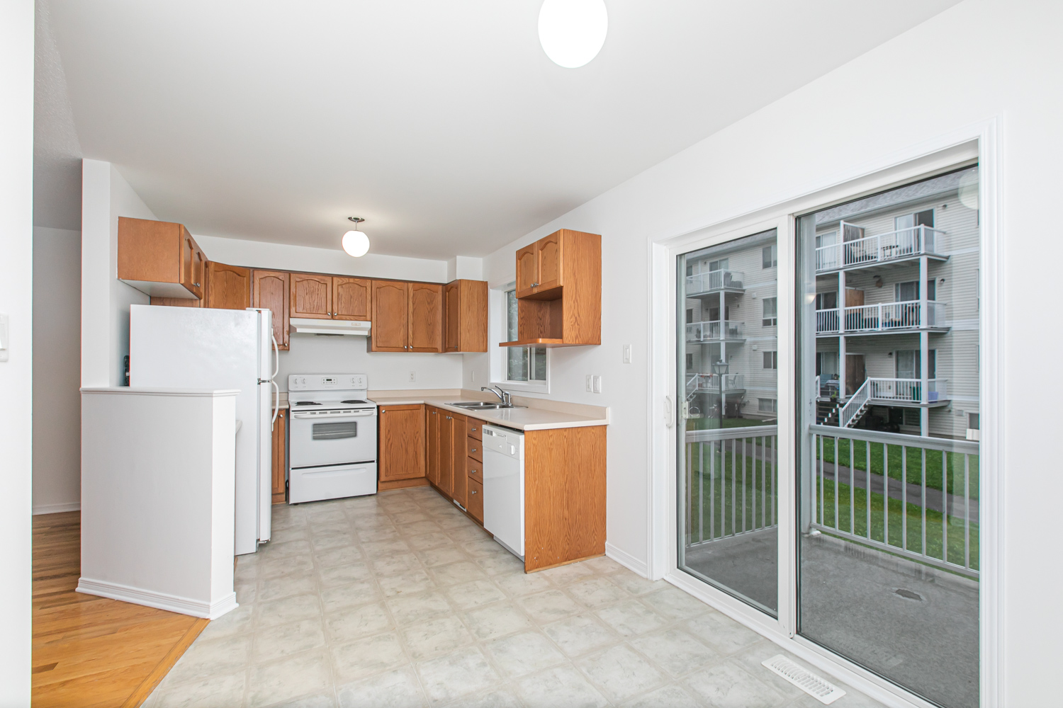 242 GERSHWIN PRIVATE, Ontario Ottawa K2H 1G5 7
