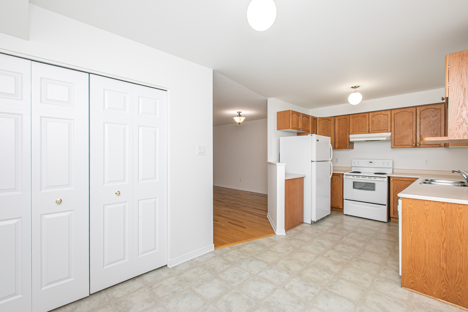 242 GERSHWIN PRIVATE, Ontario Ottawa K2H 1G5 9