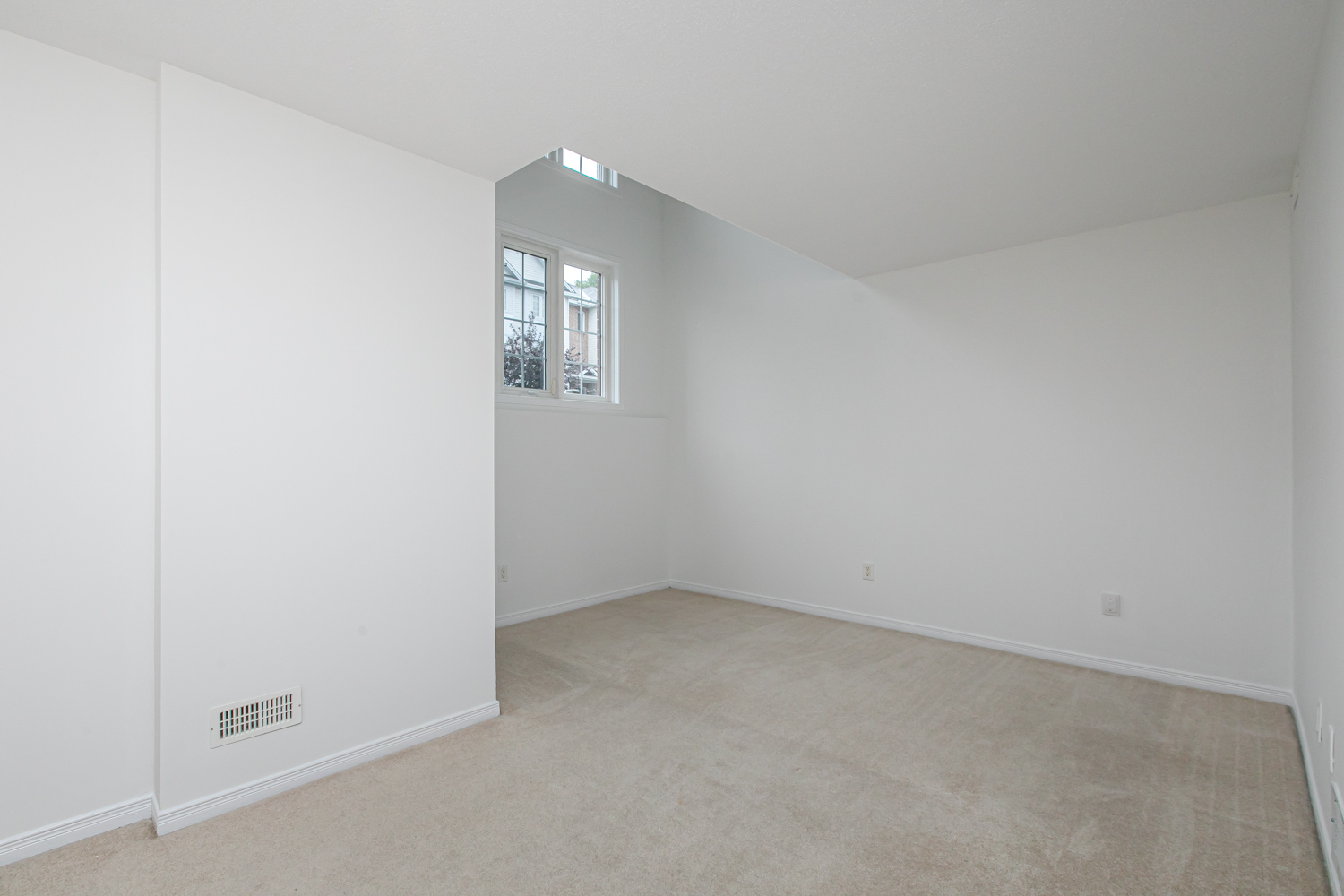 242 GERSHWIN PRIVATE, Ontario Ottawa K2H 1G5 14