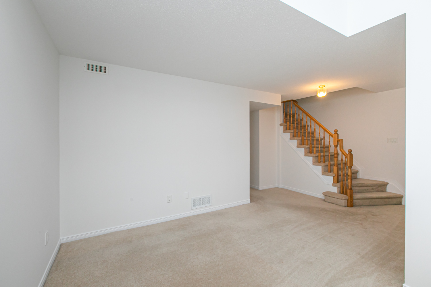242 GERSHWIN PRIVATE, Ontario Ottawa K2H 1G5 13