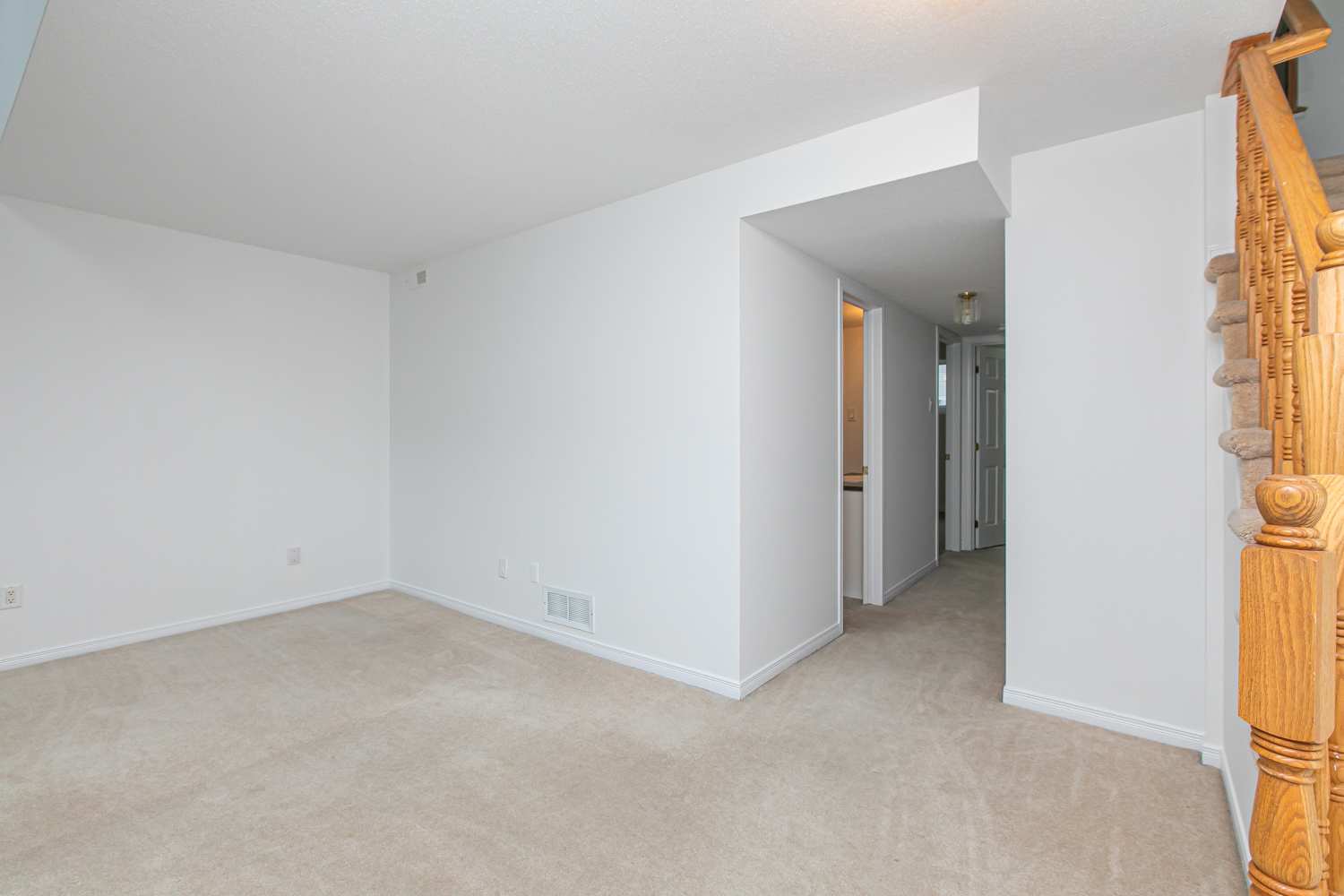 242 GERSHWIN PRIVATE, Ontario Ottawa K2H 1G5 22