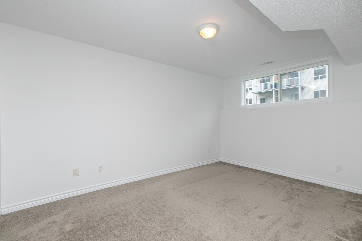 242 GERSHWIN PRIVATE, Ontario Ottawa K2H 1G5 21