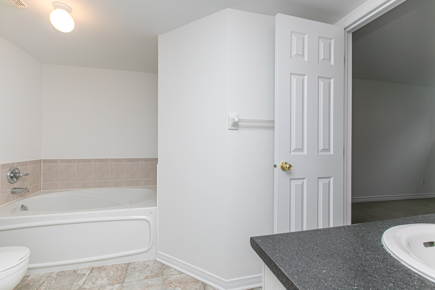 242 GERSHWIN PRIVATE, Ontario Ottawa K2H 1G5 18