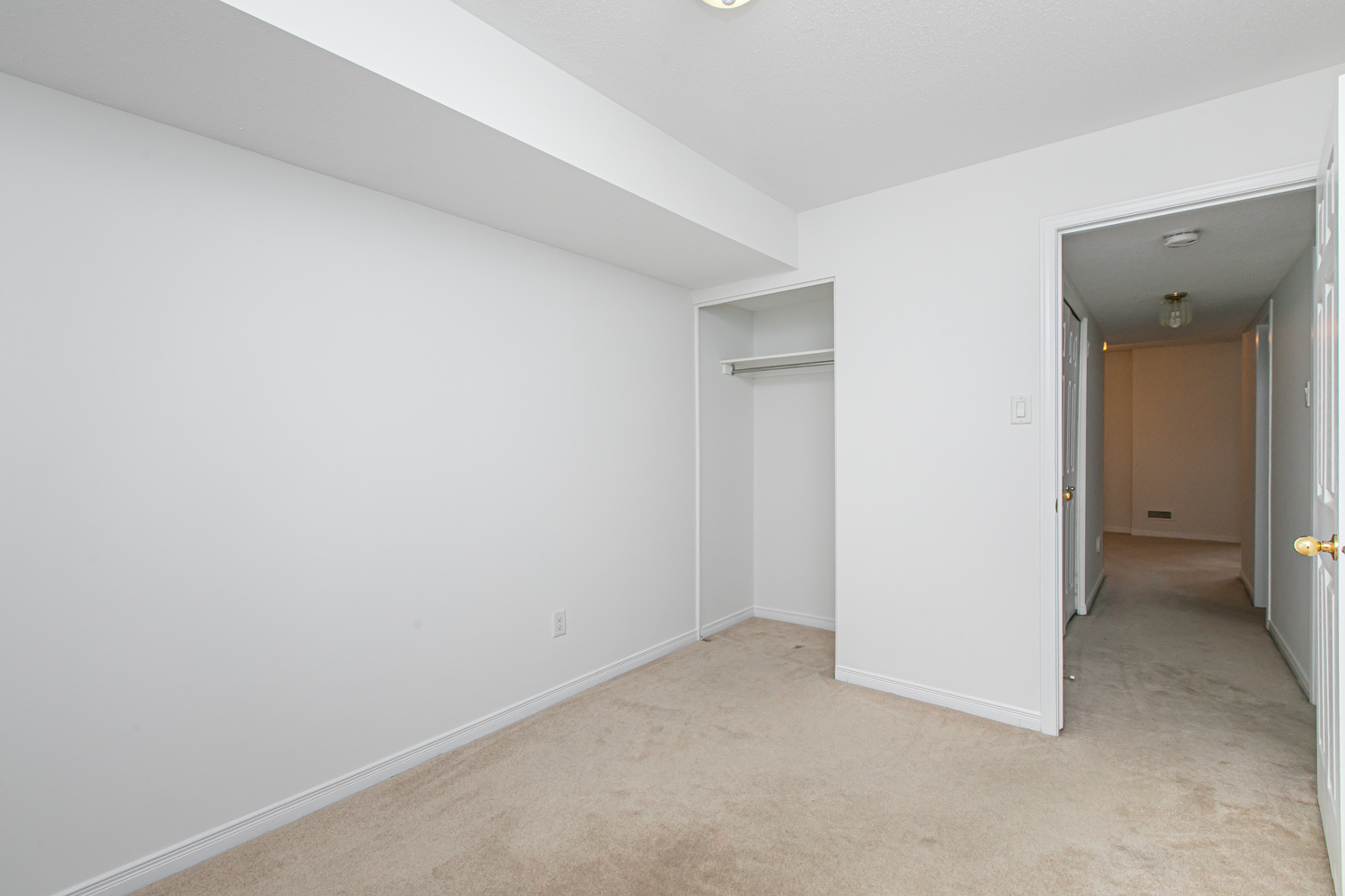 242 GERSHWIN PRIVATE, Ontario Ottawa K2H 1G5 15