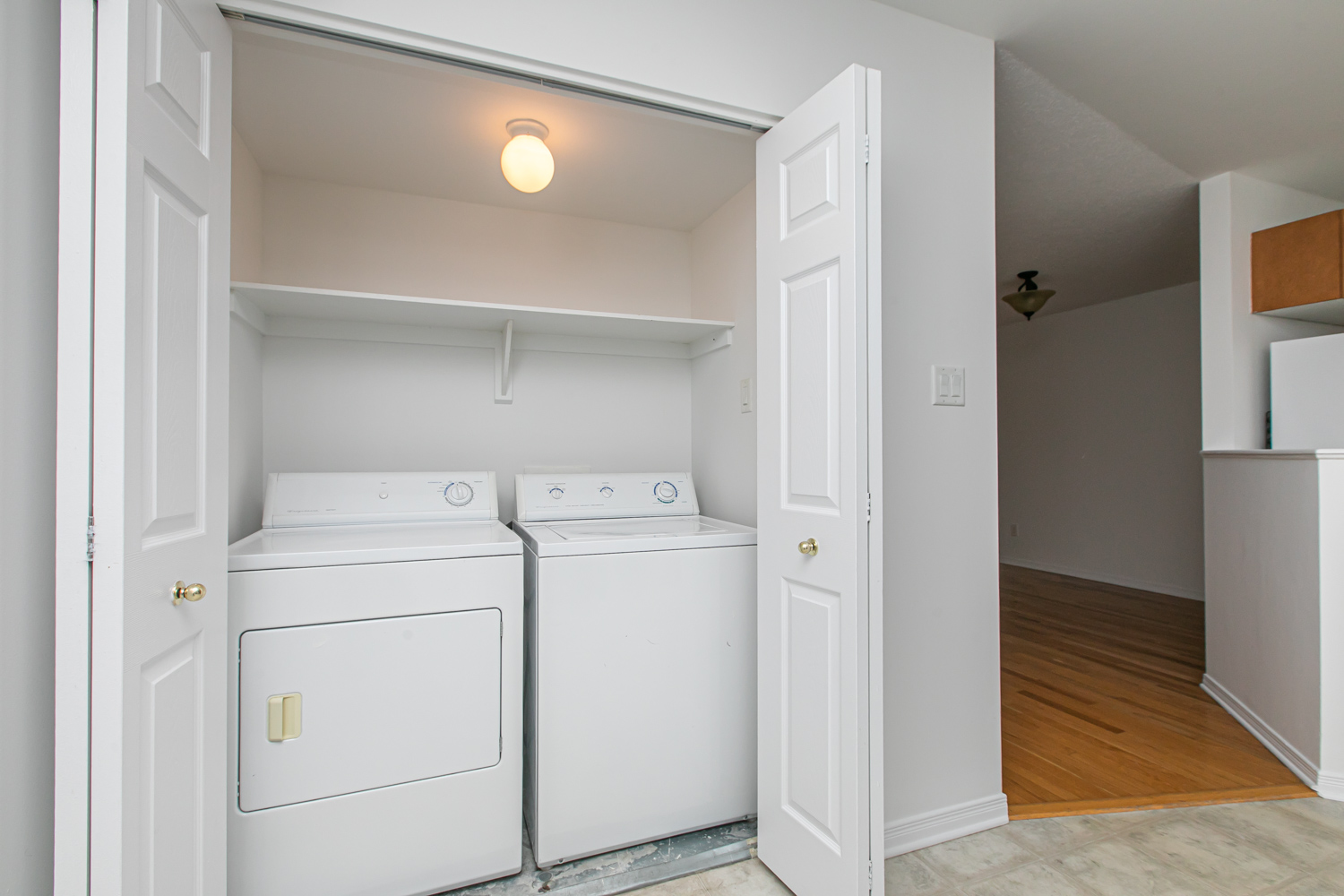 242 GERSHWIN PRIVATE, Ontario Ottawa K2H 1G5 11